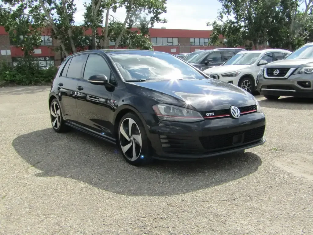 Volkswagen Golf GTI снимка Volkswagen Golf GTI