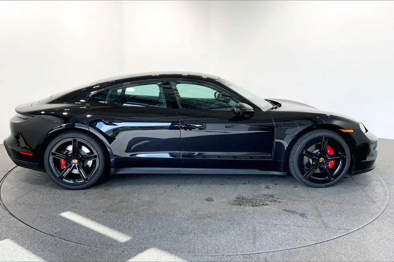 Porsche Taycan снимка Porsche Taycan