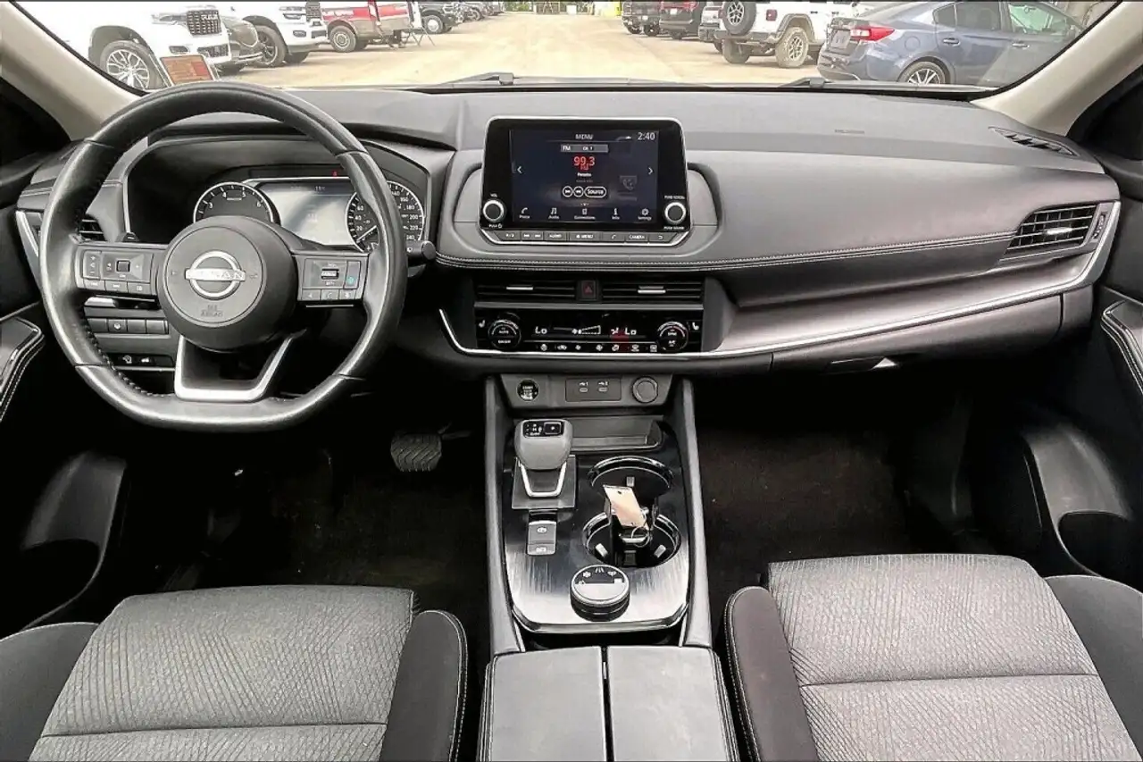 Nissan Rogue снимка Nissan Rogue