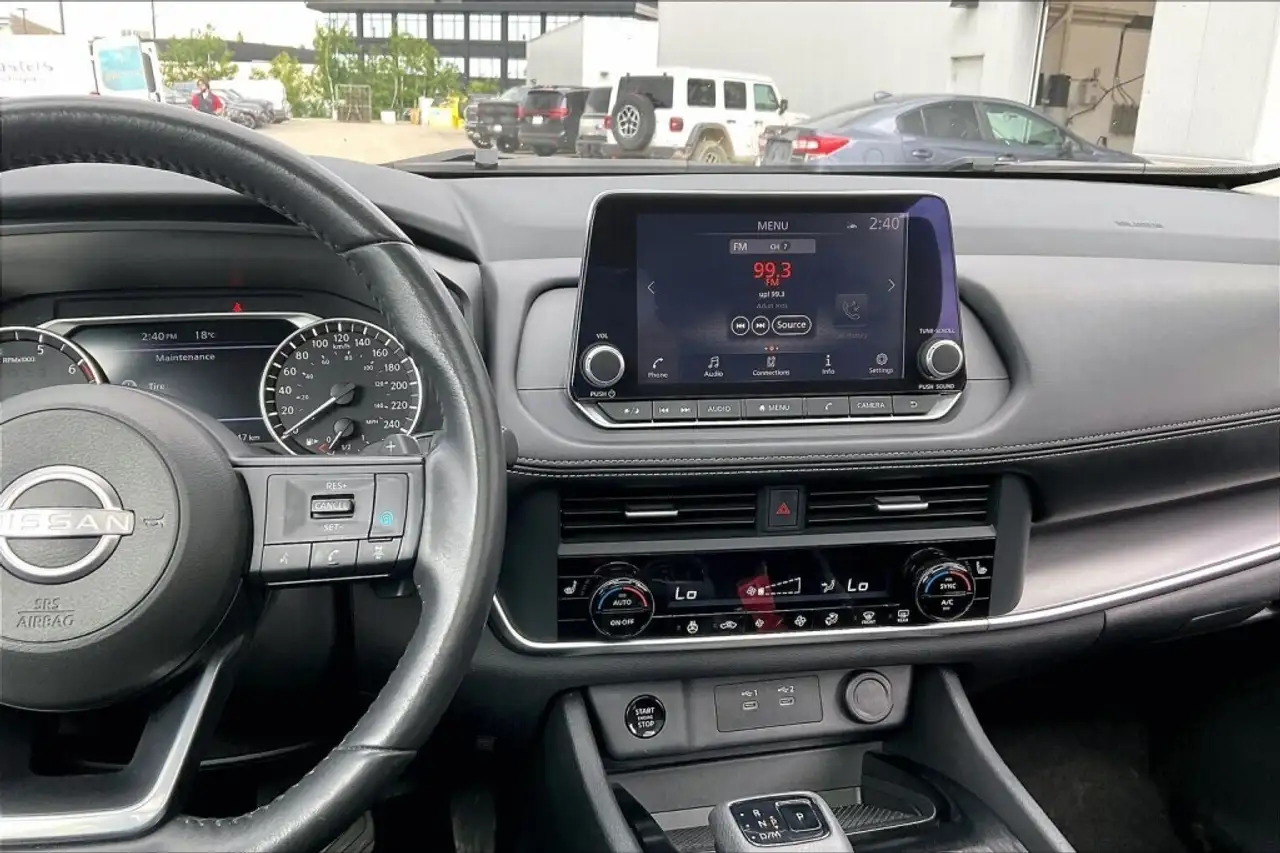Nissan Rogue снимка Nissan Rogue