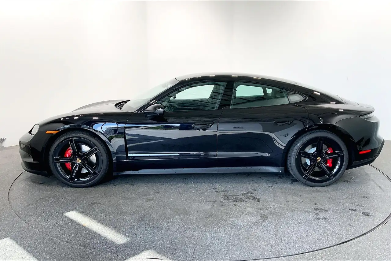 Porsche Taycan снимка Porsche Taycan