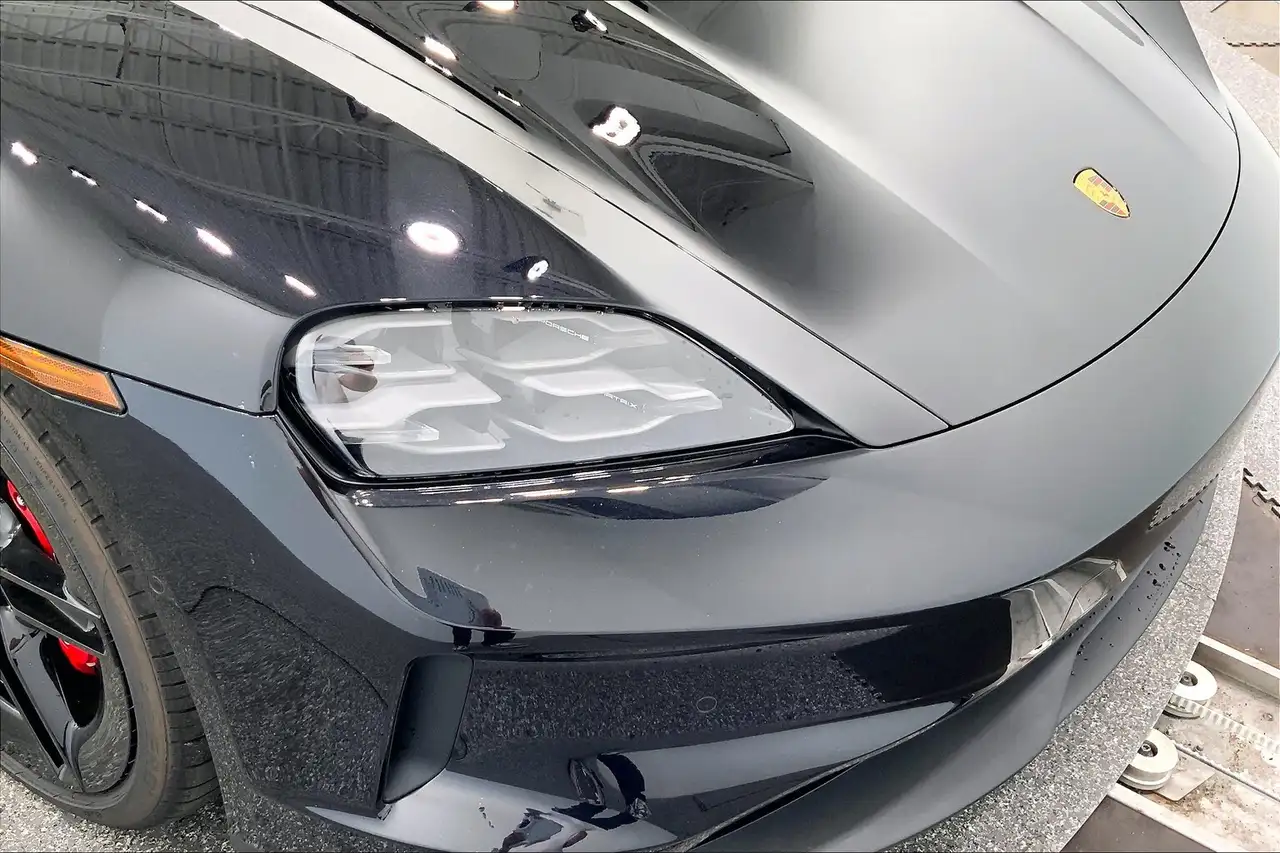 Porsche Taycan снимка Porsche Taycan