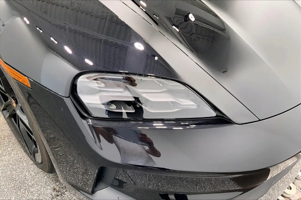 Porsche Taycan снимка Porsche Taycan