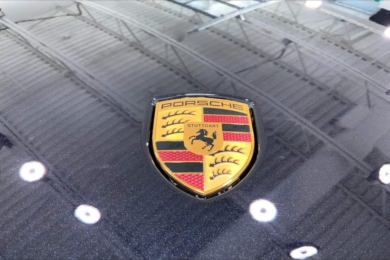 Porsche Taycan снимка Porsche Taycan