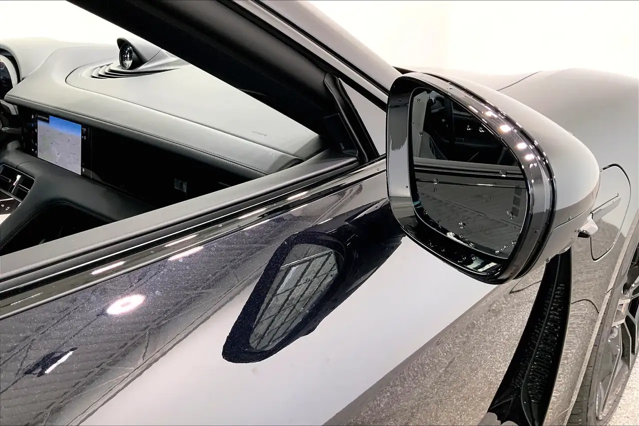 Porsche Taycan снимка Porsche Taycan