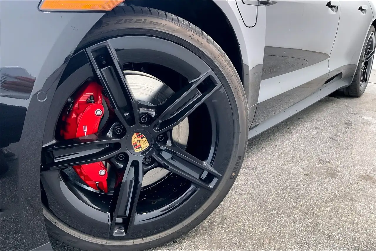 Porsche Taycan снимка Porsche Taycan