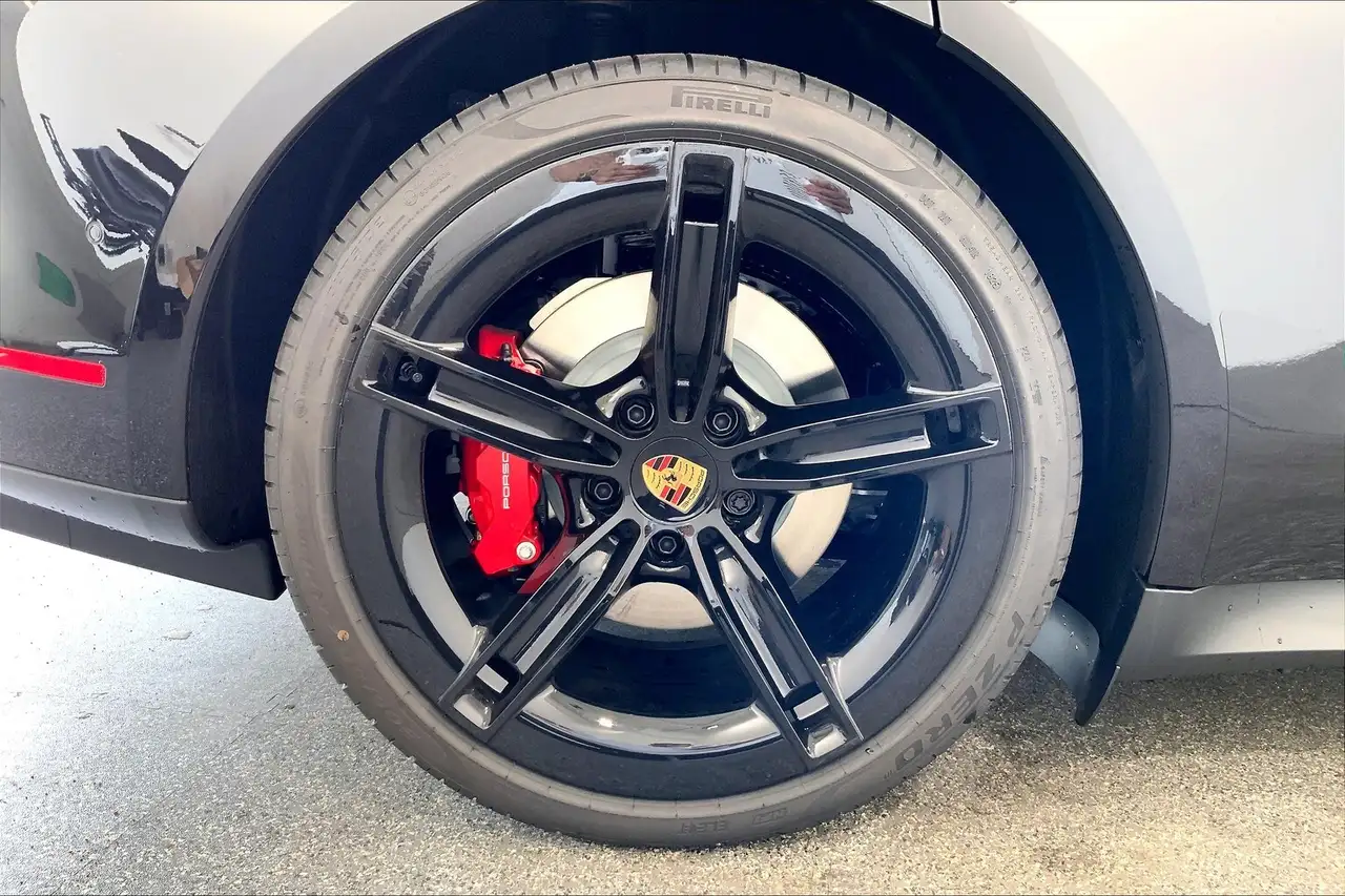 Porsche Taycan снимка Porsche Taycan
