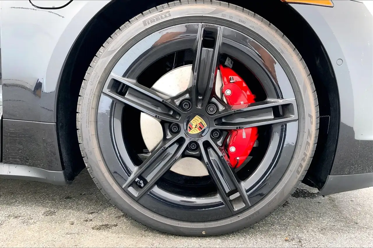 Porsche Taycan снимка Porsche Taycan