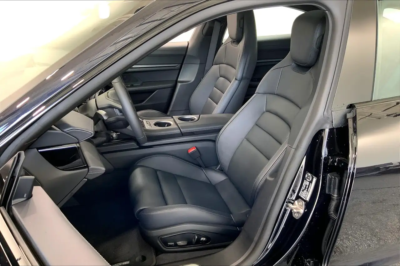 Porsche Taycan снимка Porsche Taycan