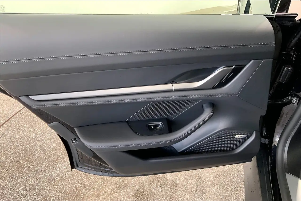 Porsche Taycan снимка Porsche Taycan