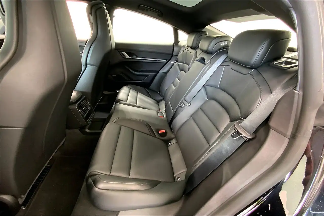Porsche Taycan снимка Porsche Taycan