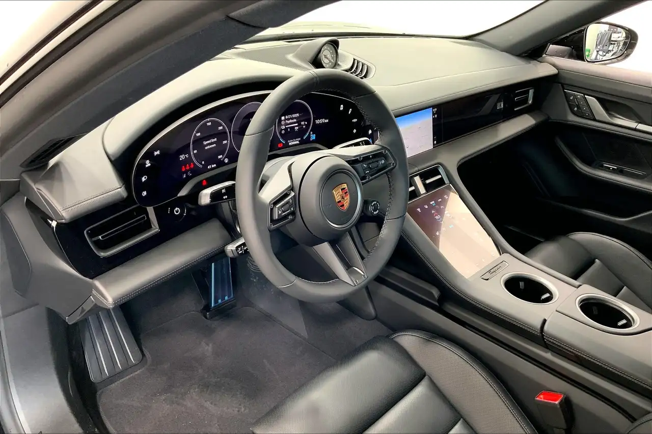 Porsche Taycan снимка Porsche Taycan