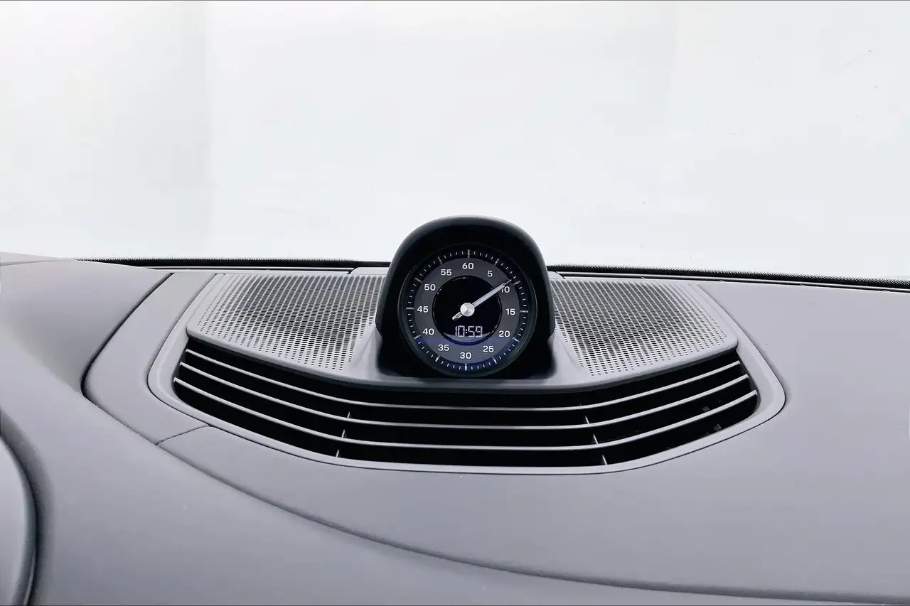 Porsche Taycan снимка Porsche Taycan