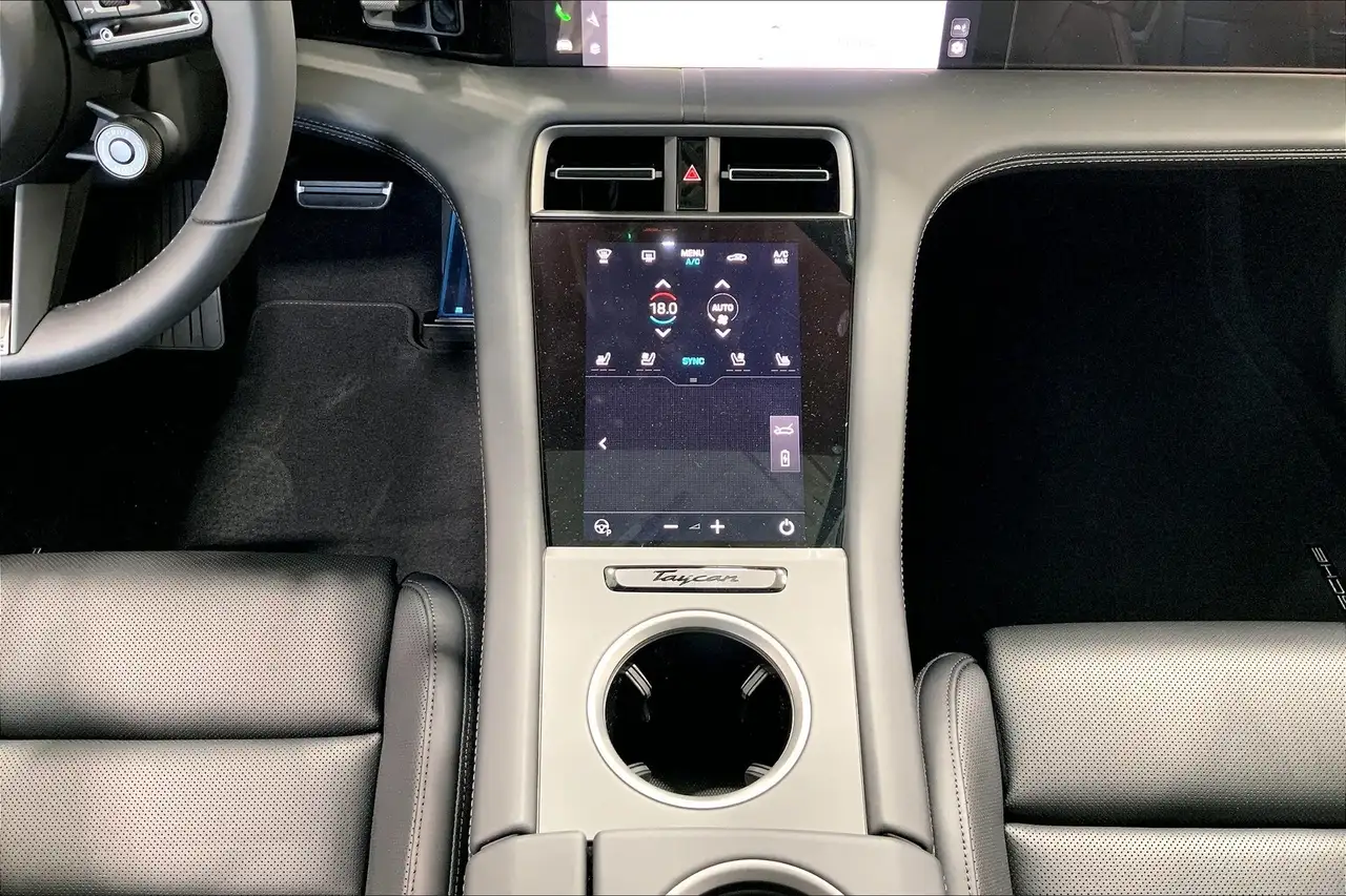 Porsche Taycan снимка Porsche Taycan