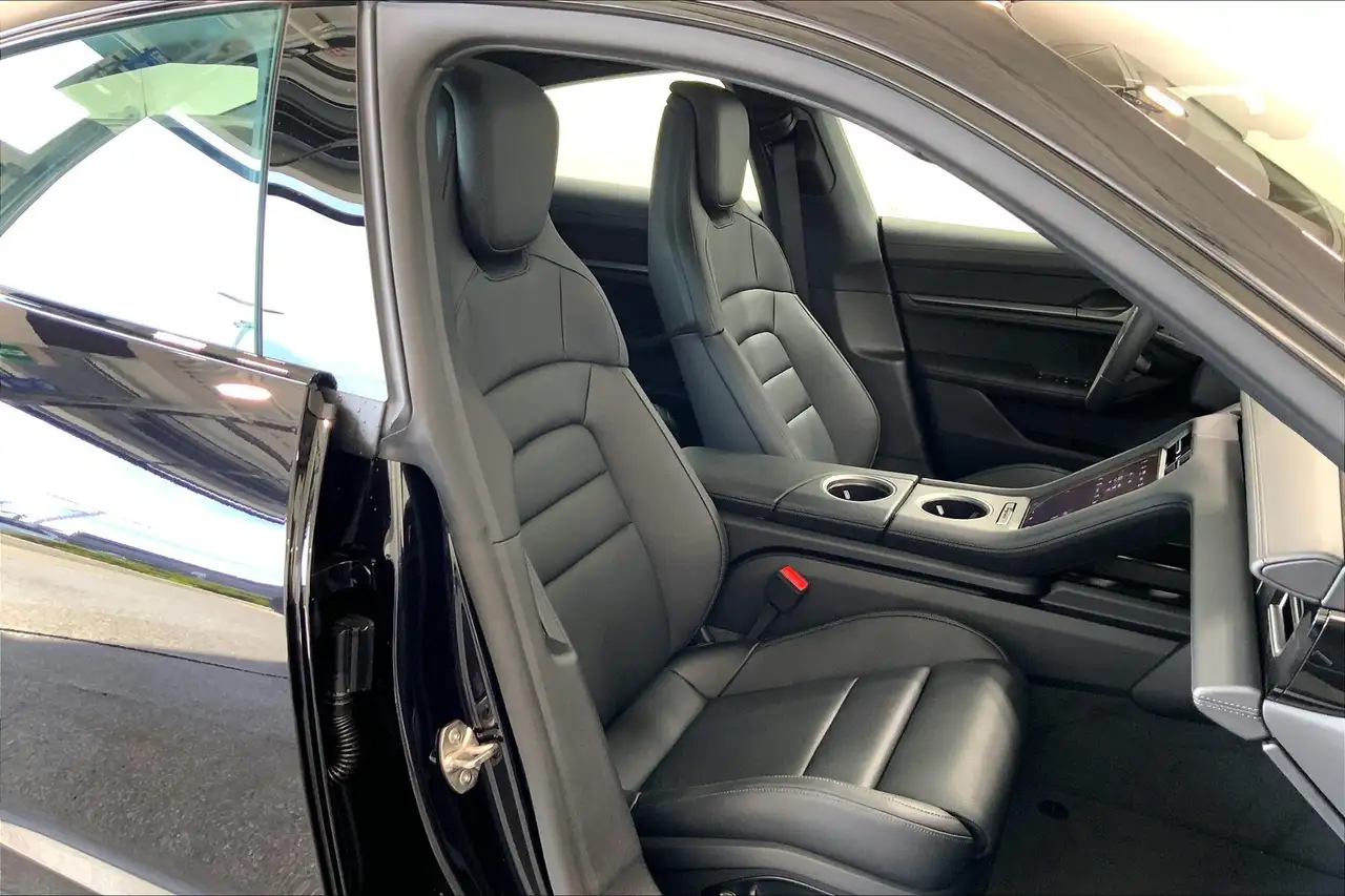 Porsche Taycan снимка Porsche Taycan