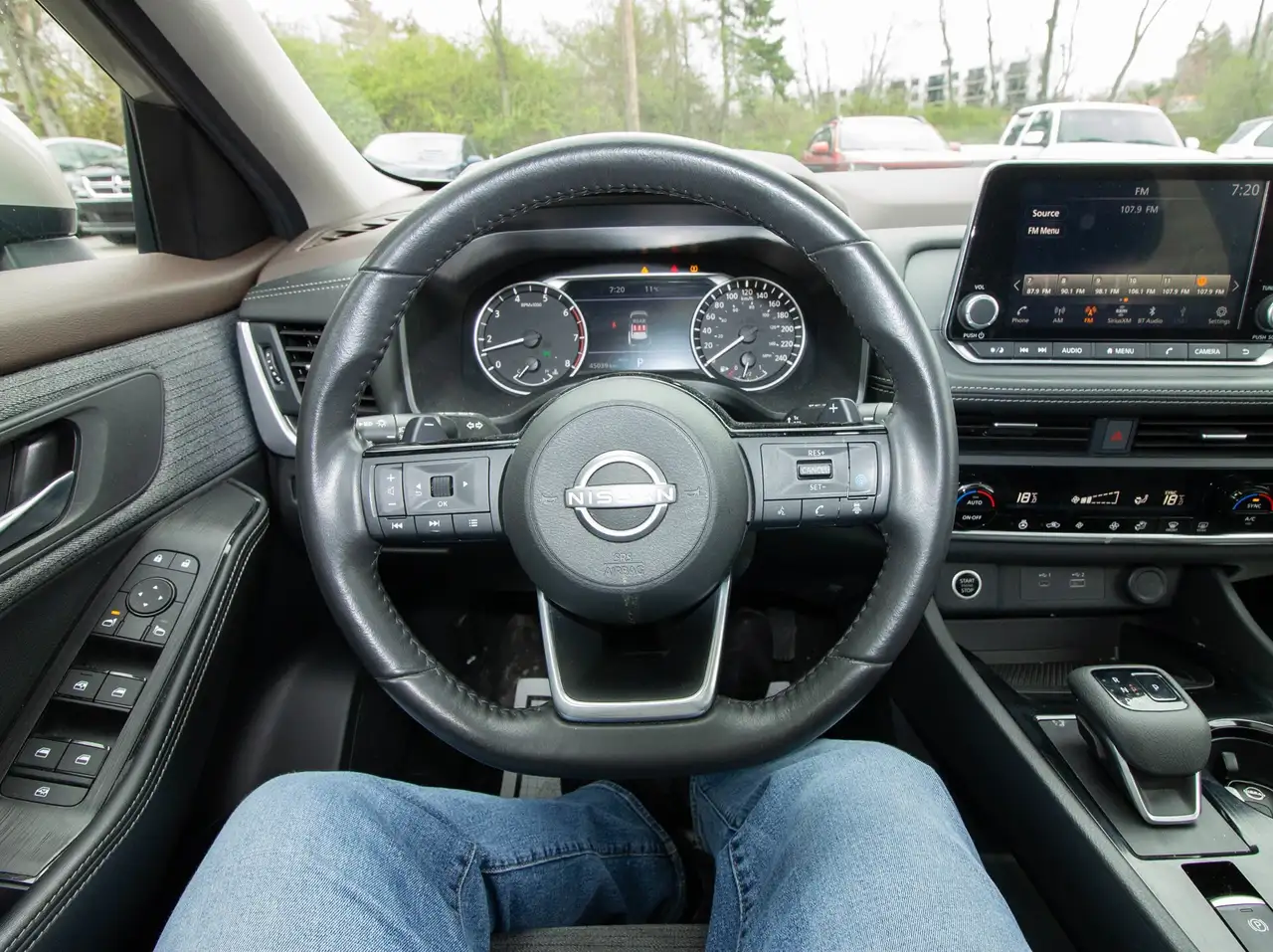 Nissan Rogue снимка Nissan Rogue