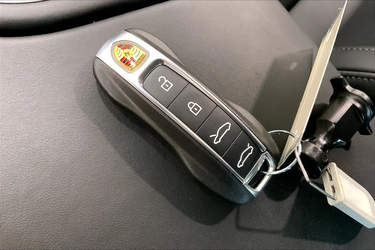 Porsche Taycan снимка Porsche Taycan