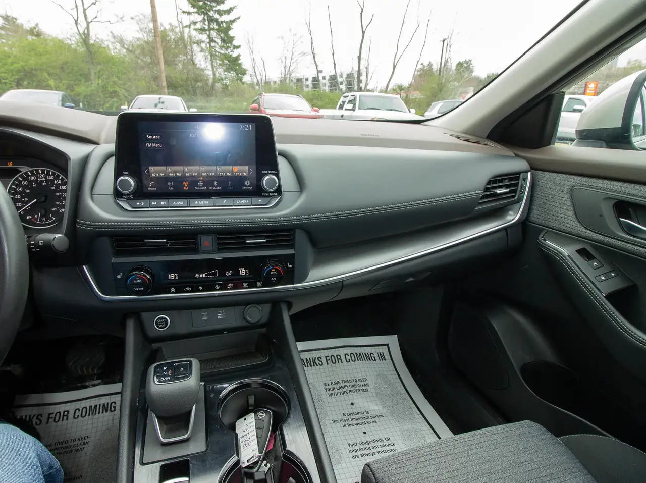 Nissan Rogue снимка Nissan Rogue