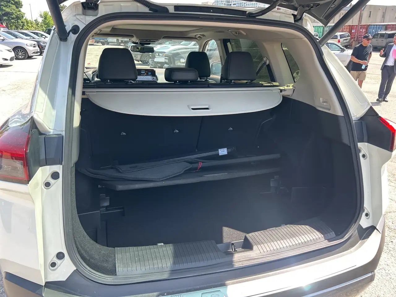 Nissan Rogue снимка Nissan Rogue