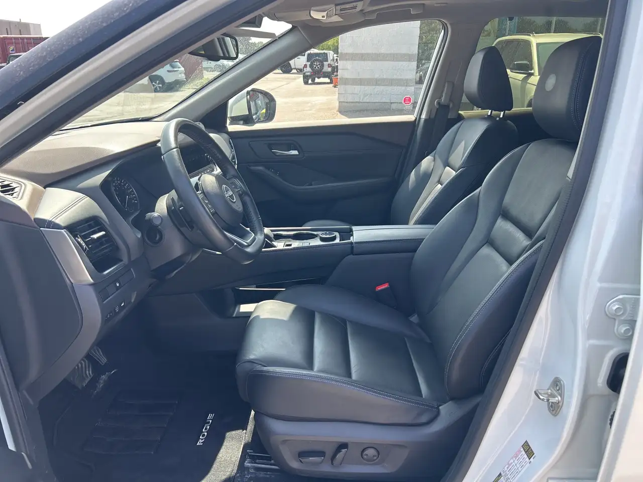 Nissan Rogue снимка Nissan Rogue
