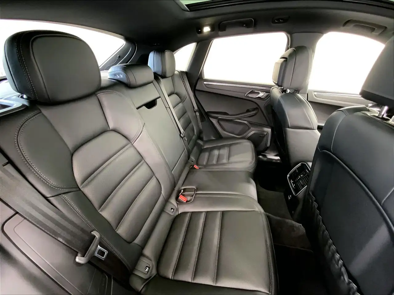 Porsche Macan снимка Porsche Macan