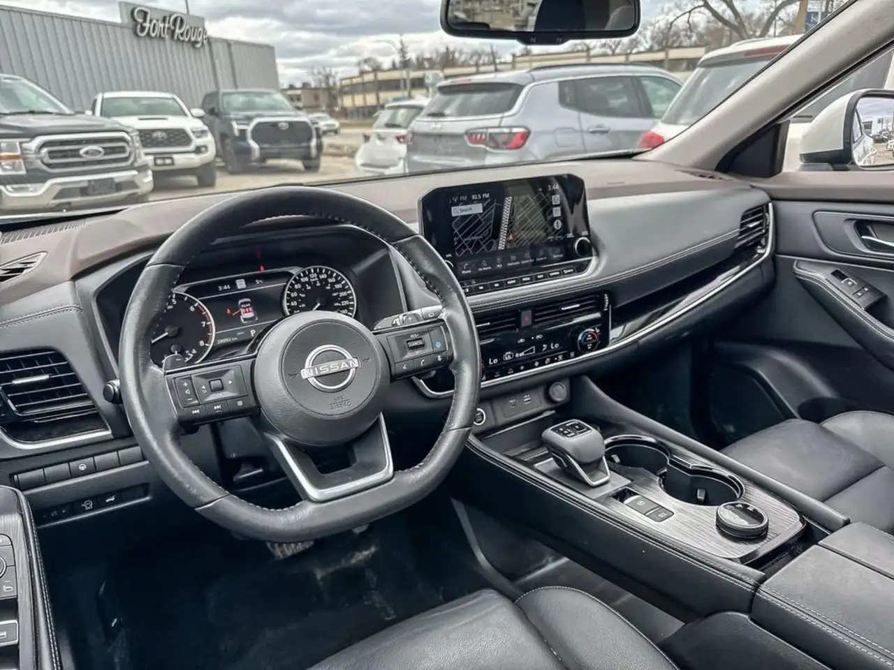 Nissan Rogue снимка Nissan Rogue