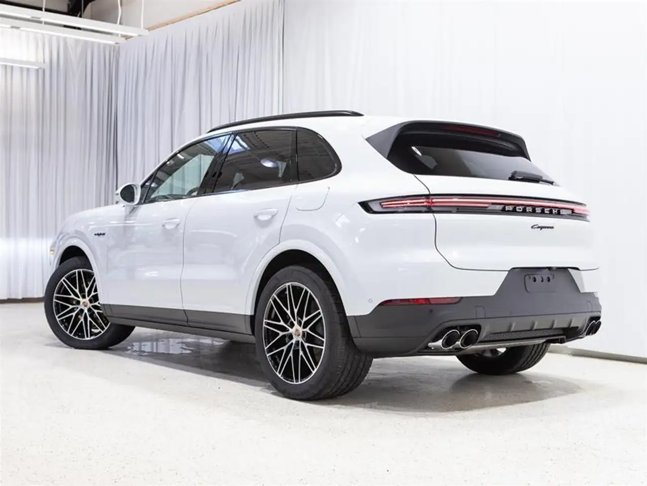 Porsche Cayenne photo Porsche Cayenne