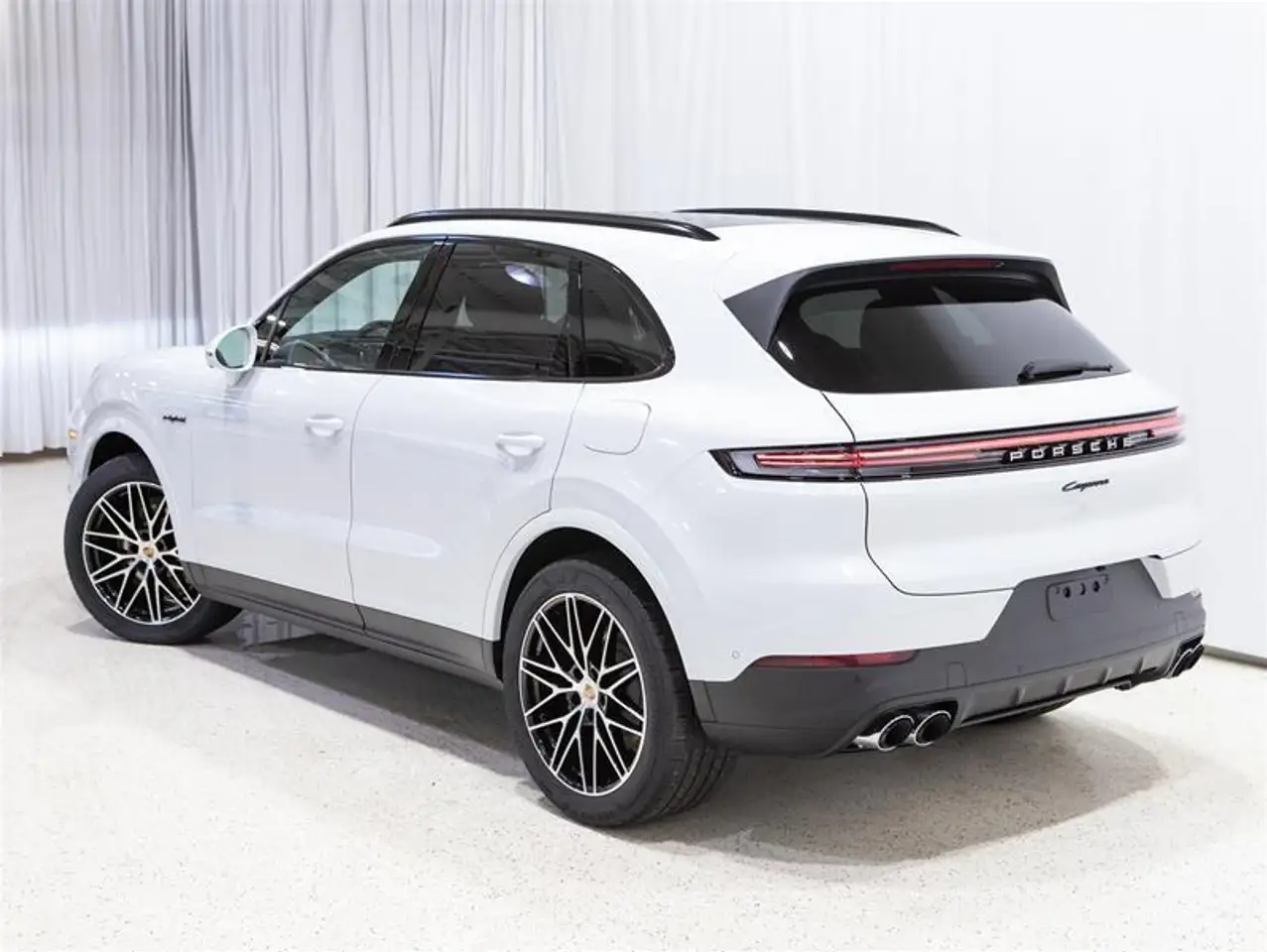Porsche Cayenne photo Porsche Cayenne