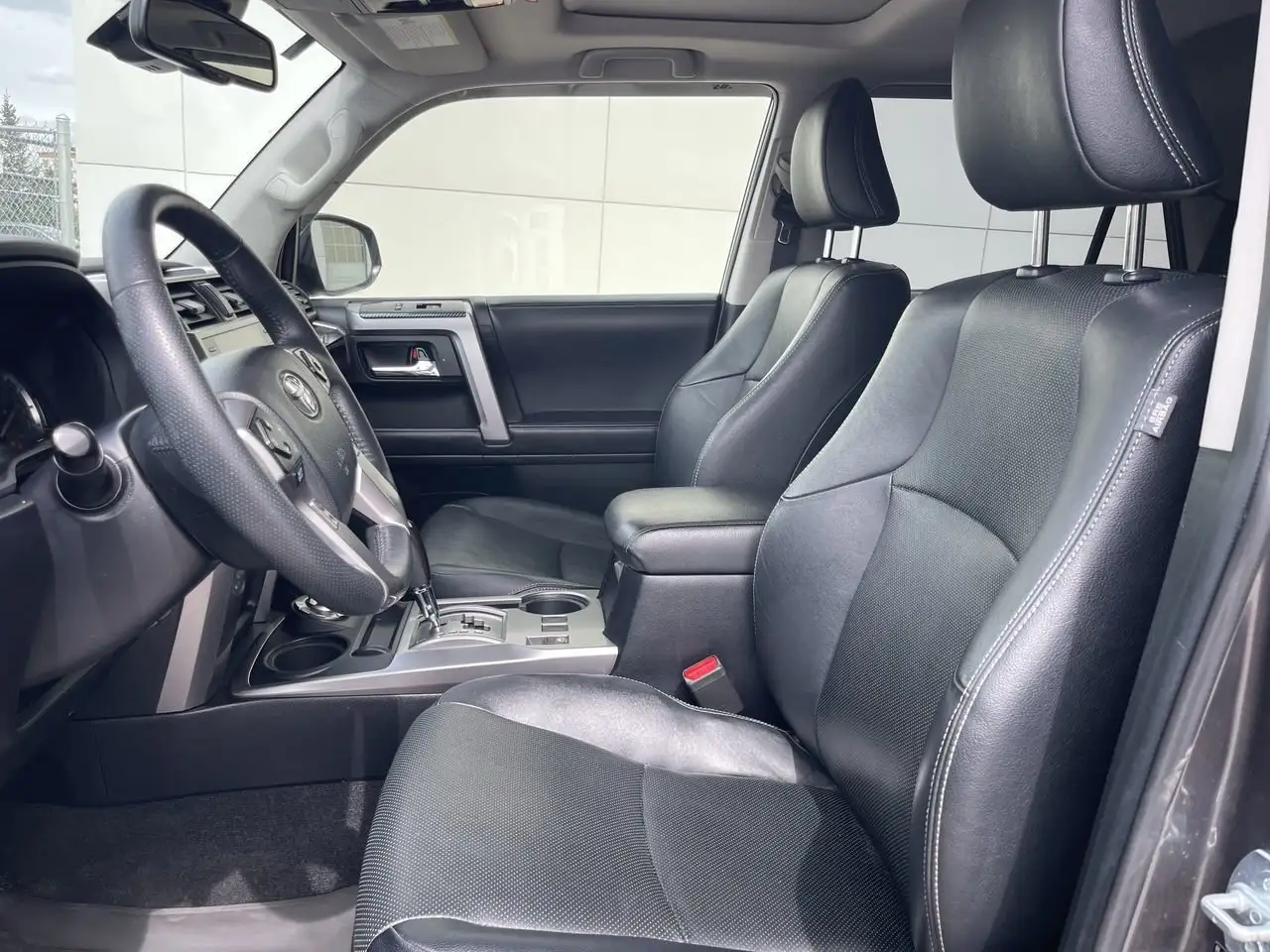 Toyota 4-Runner снимка Toyota 4-Runner