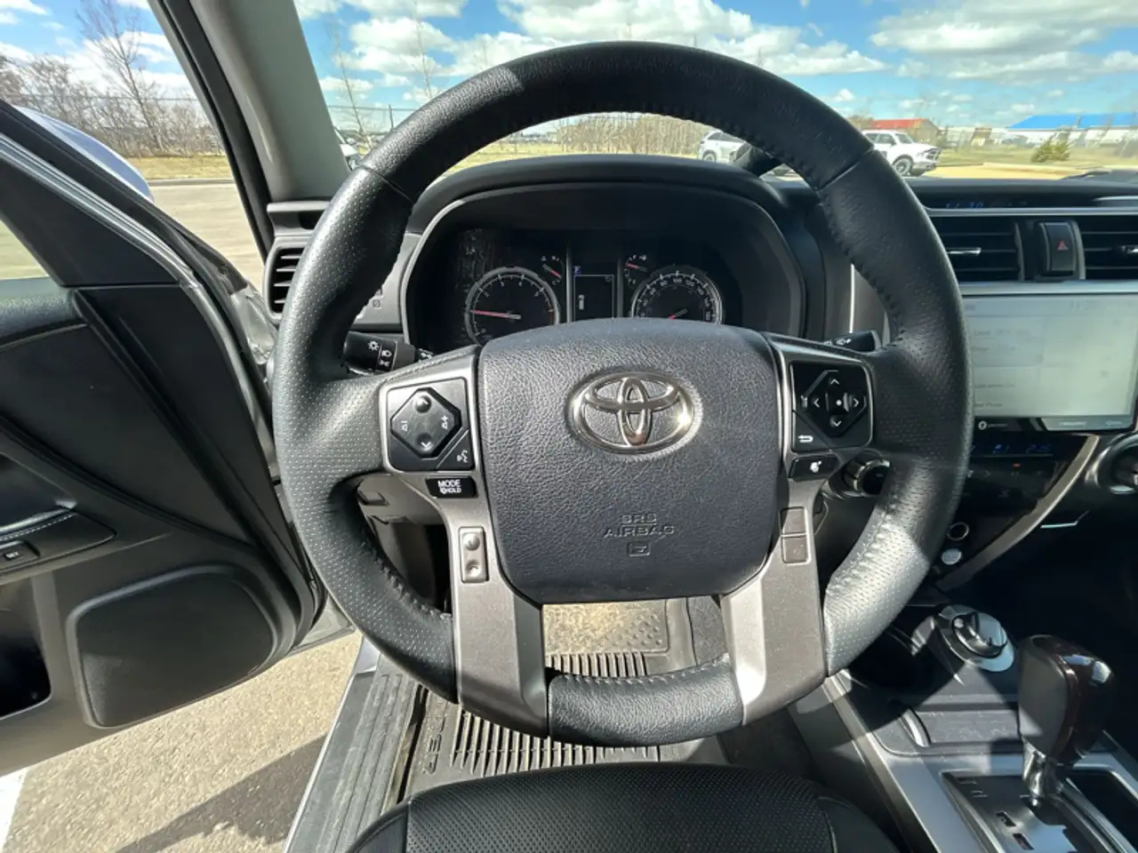 Toyota 4-Runner снимка Toyota 4-Runner