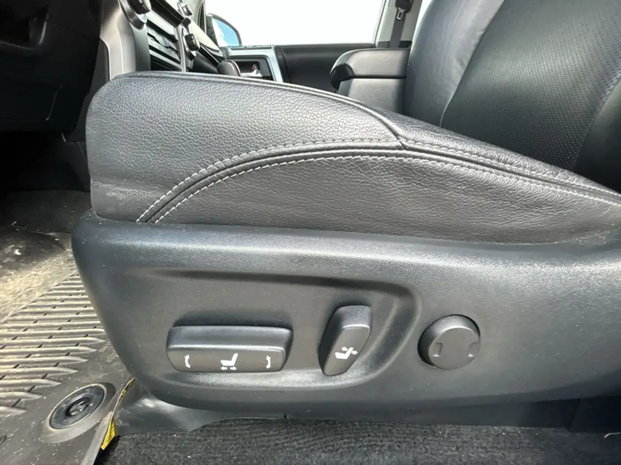 Toyota 4-Runner снимка Toyota 4-Runner