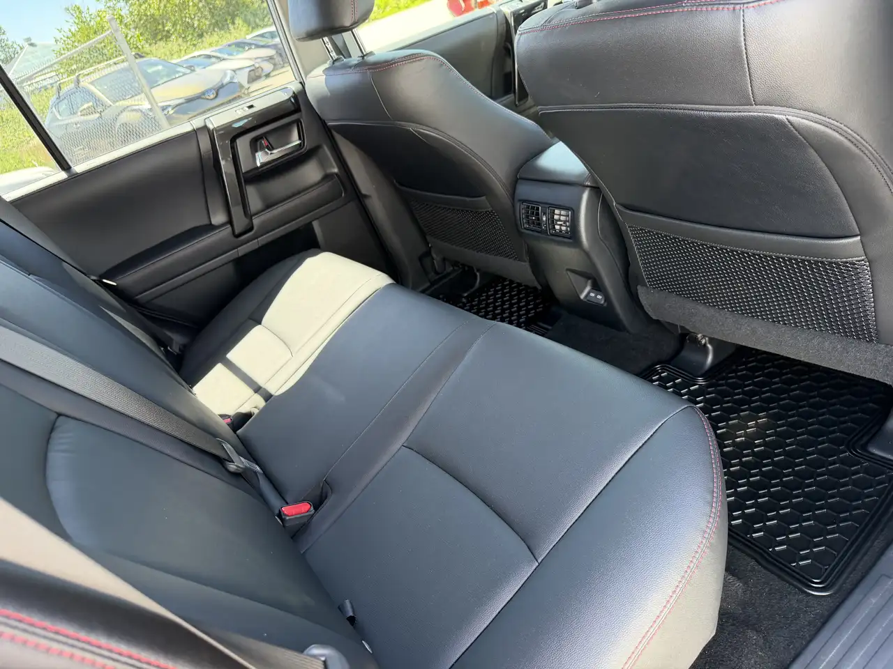 Toyota 4-Runner снимка Toyota 4-Runner