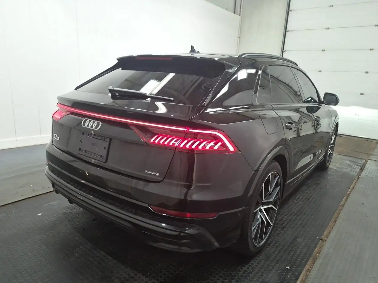 Audi Q8 снимка Audi Q8