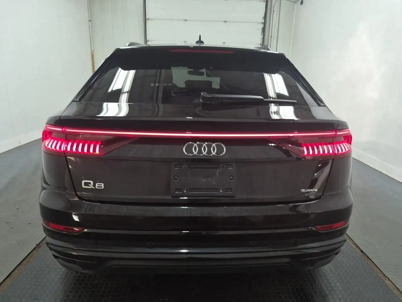 Audi Q8 снимка Audi Q8