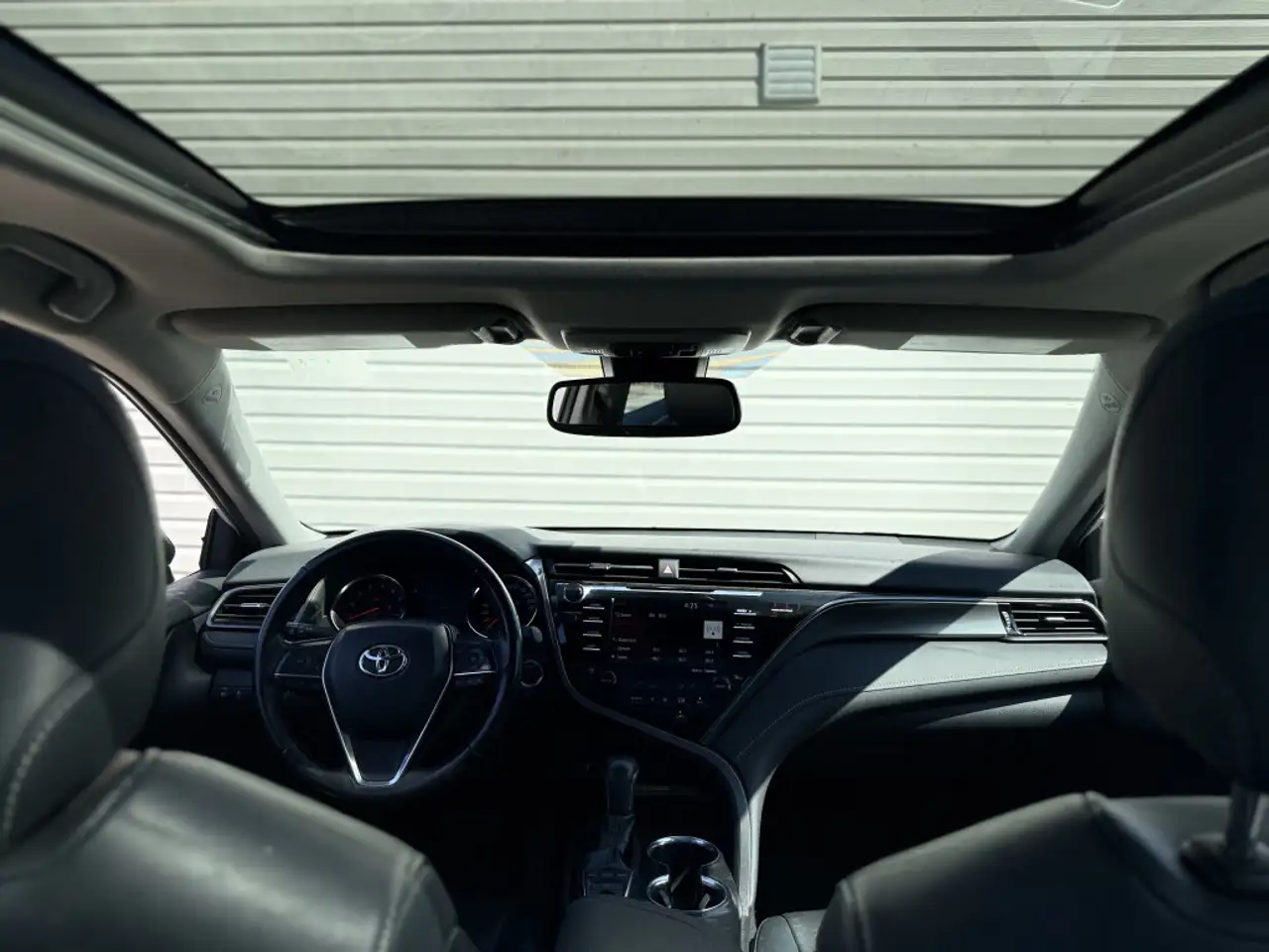Toyota Camry снимка Toyota Camry