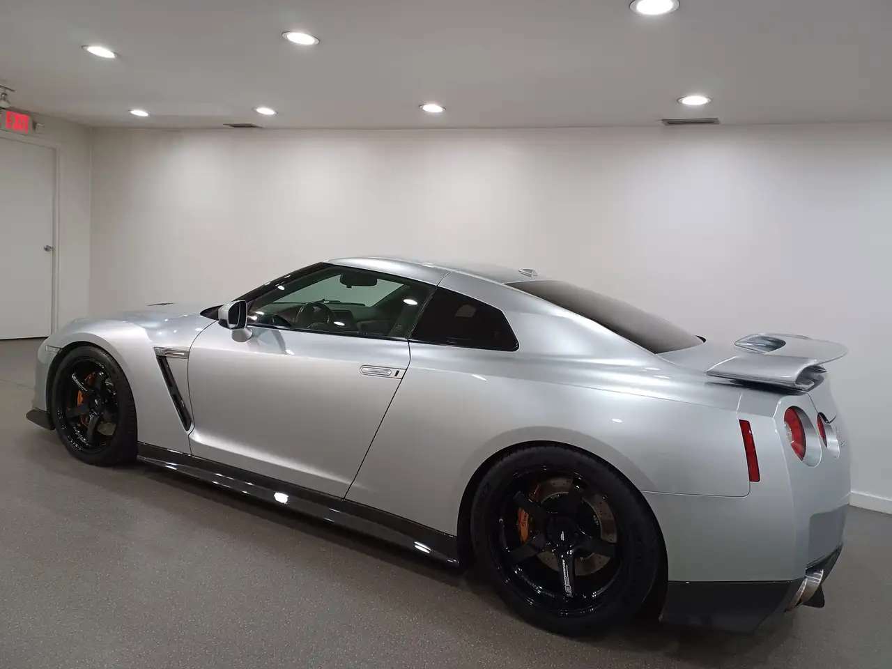 Nissan GT-R снимка Nissan GT-R