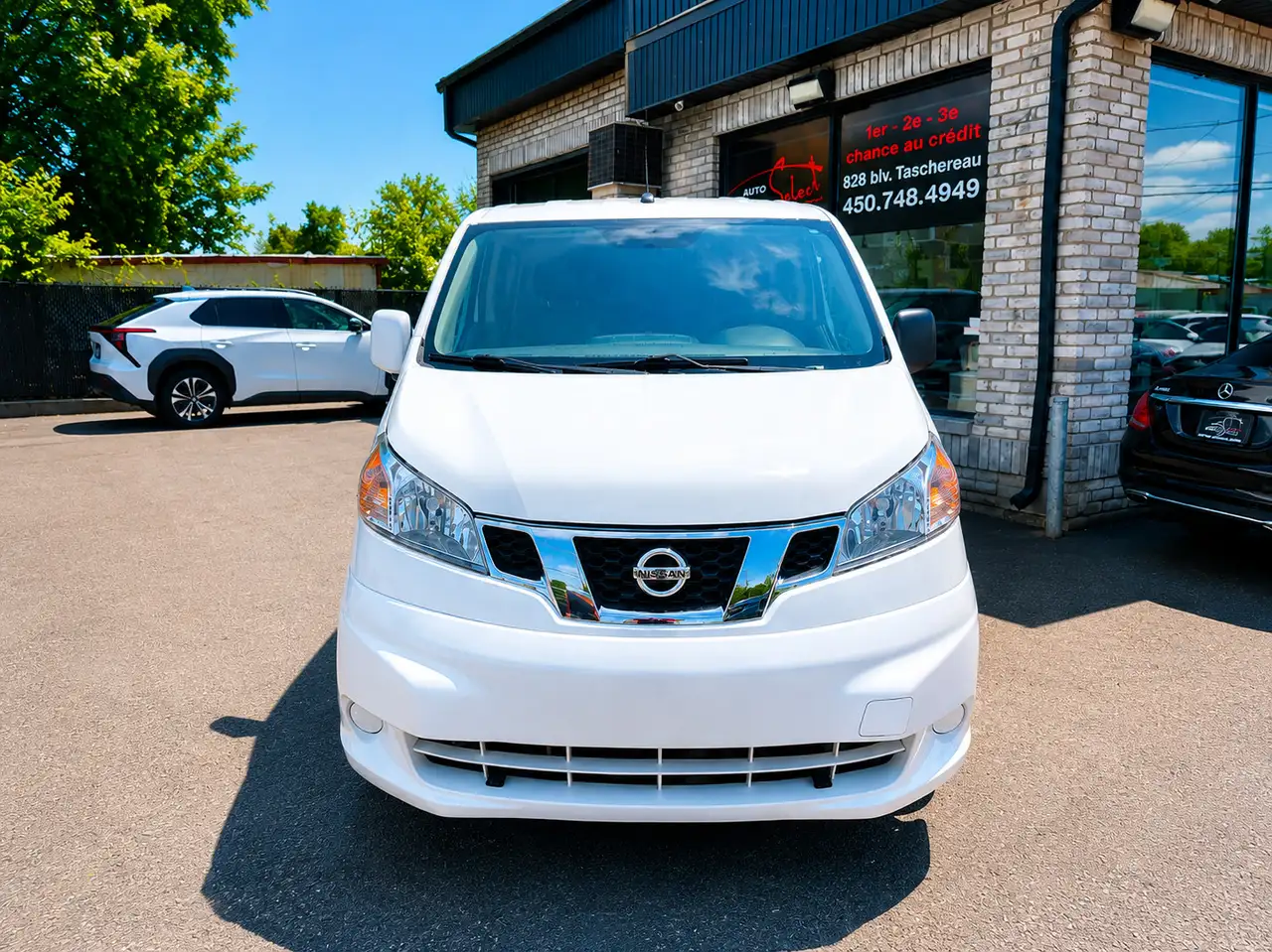 Nissan NV200 снимка Nissan NV200