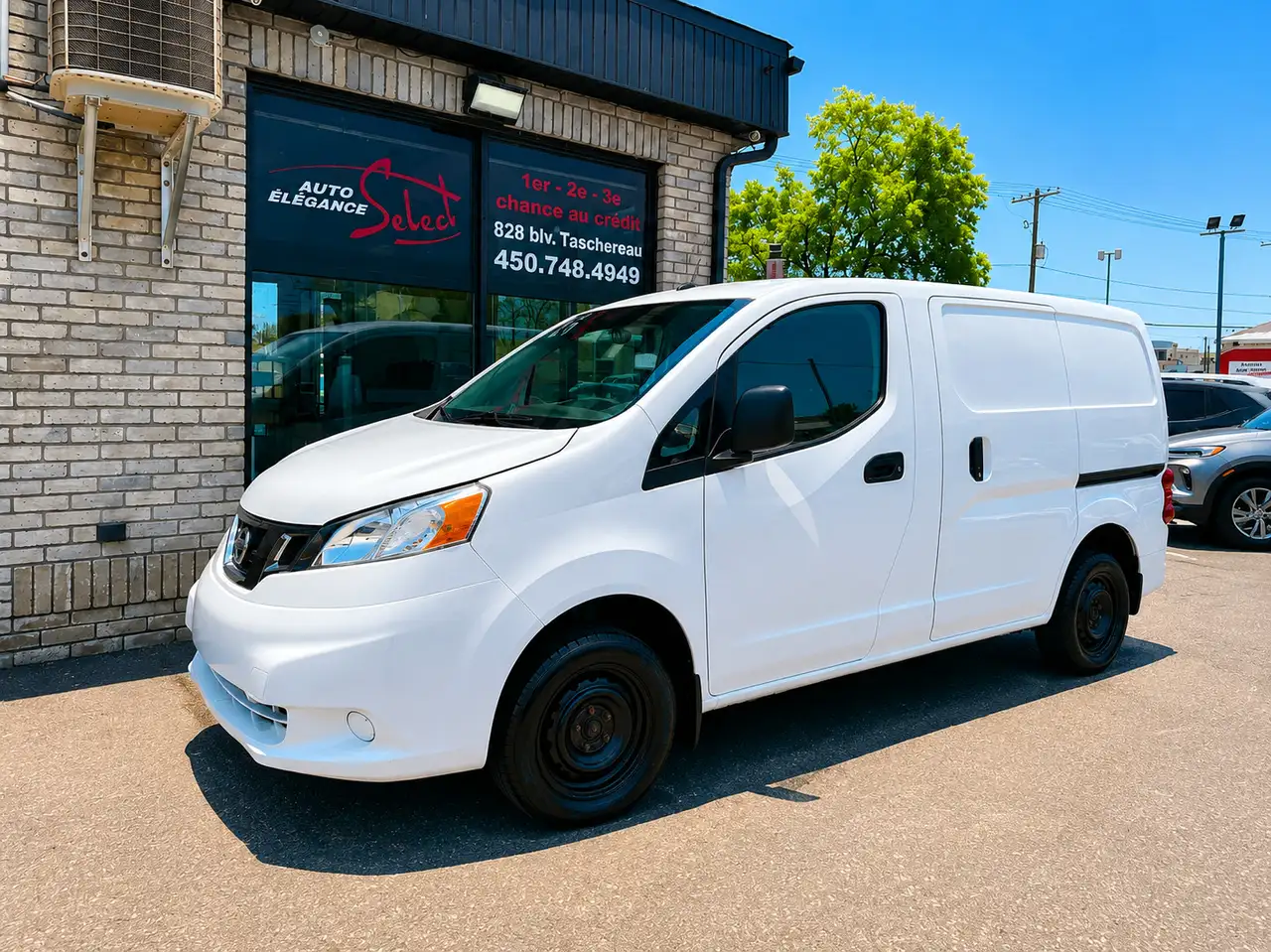 Nissan NV200 снимка Nissan NV200
