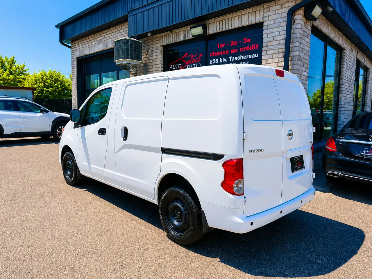 Nissan NV200 снимка Nissan NV200
