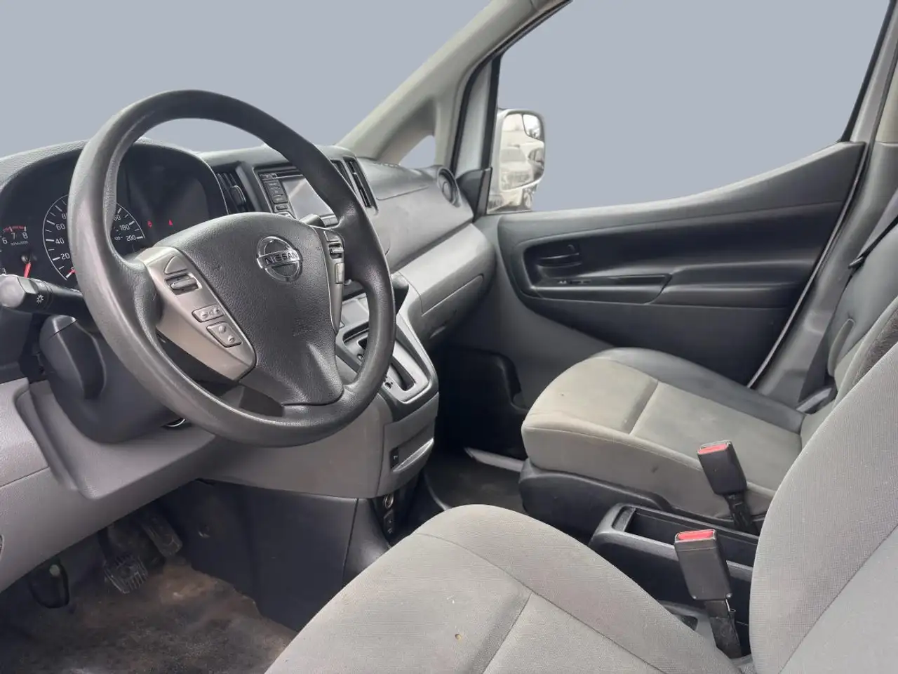 Nissan NV200 снимка Nissan NV200