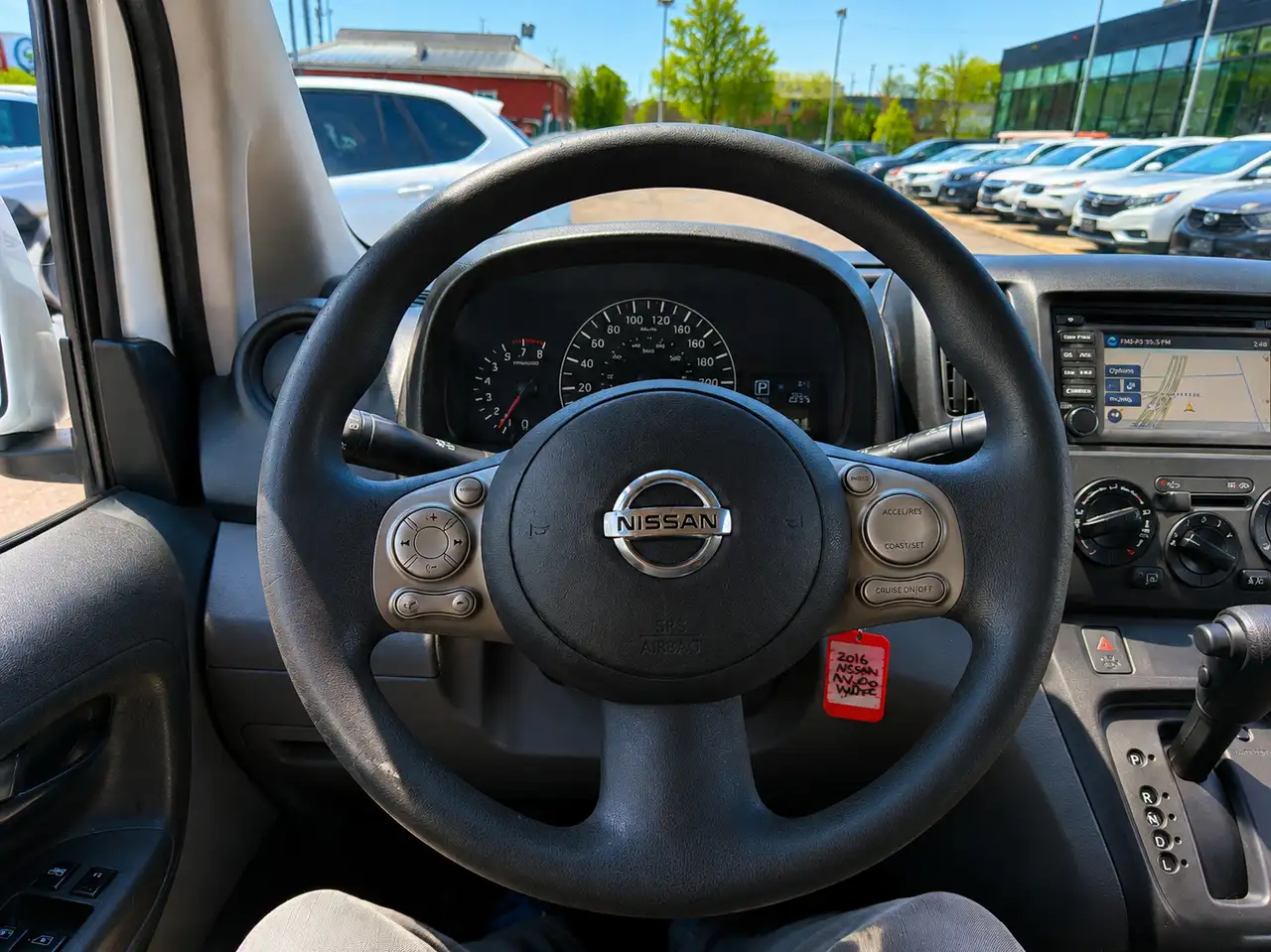 Nissan NV200 снимка Nissan NV200