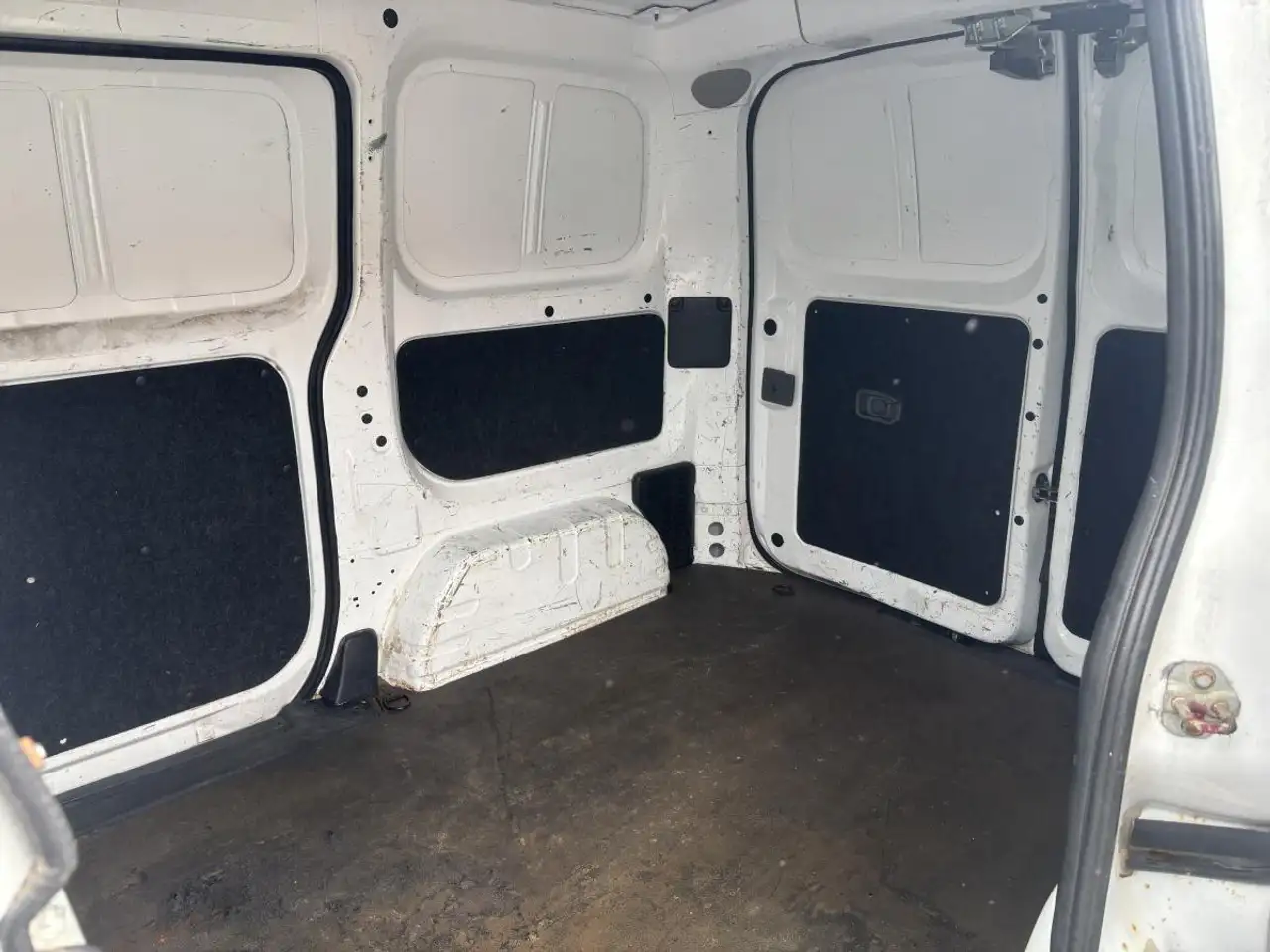 Nissan NV200 снимка Nissan NV200