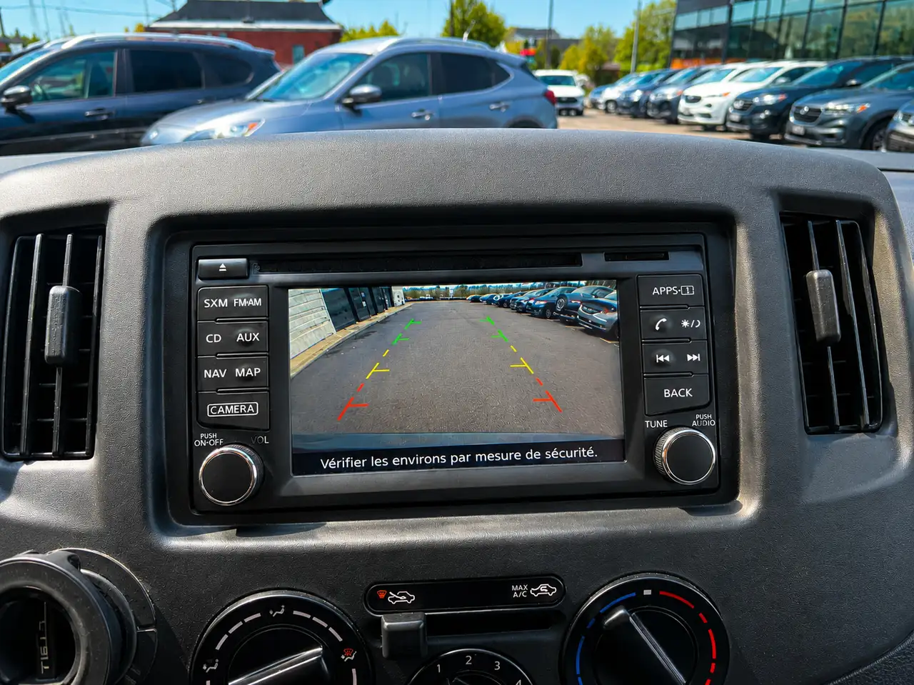 Nissan NV200 снимка Nissan NV200