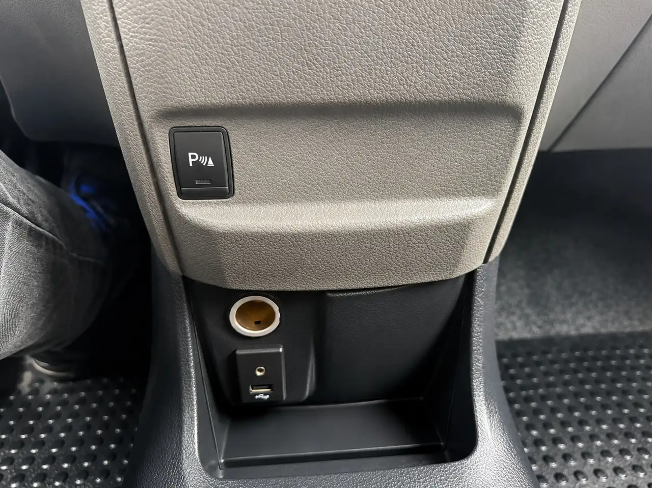 Nissan NV200 снимка Nissan NV200