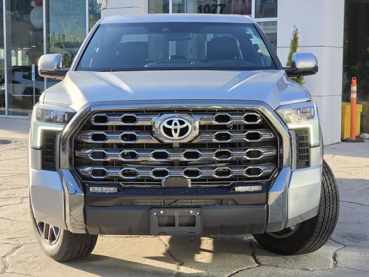 Toyota Tundra снимка Toyota Tundra