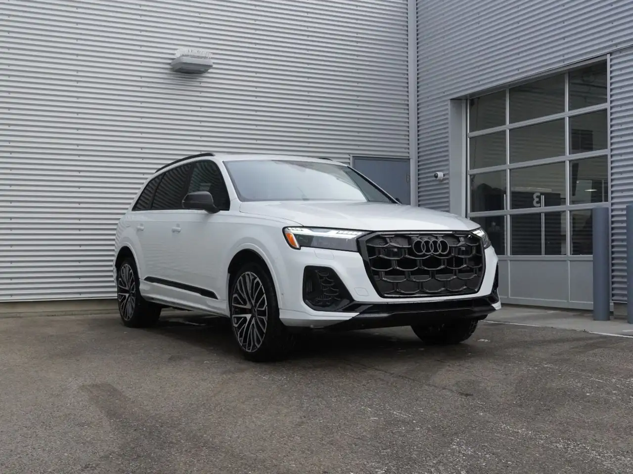 Audi SQ7 снимка Audi SQ7