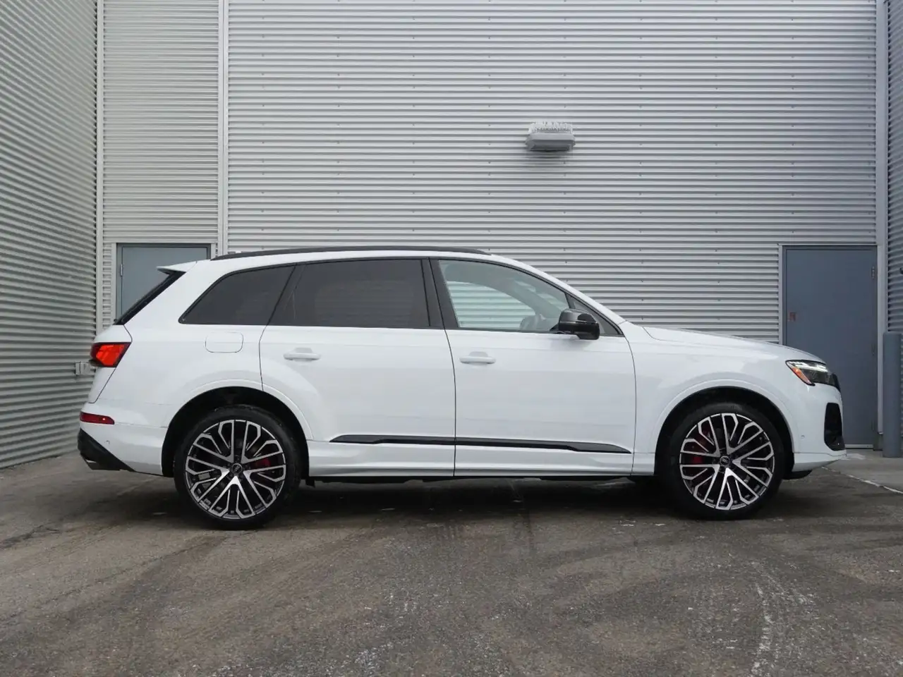 Audi SQ7 снимка Audi SQ7