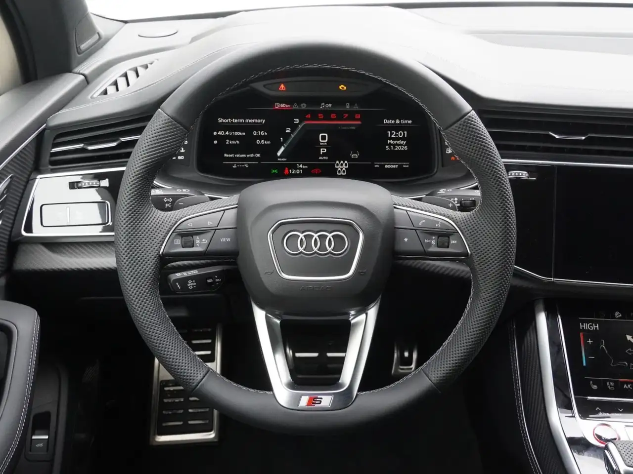 Audi SQ7 снимка Audi SQ7