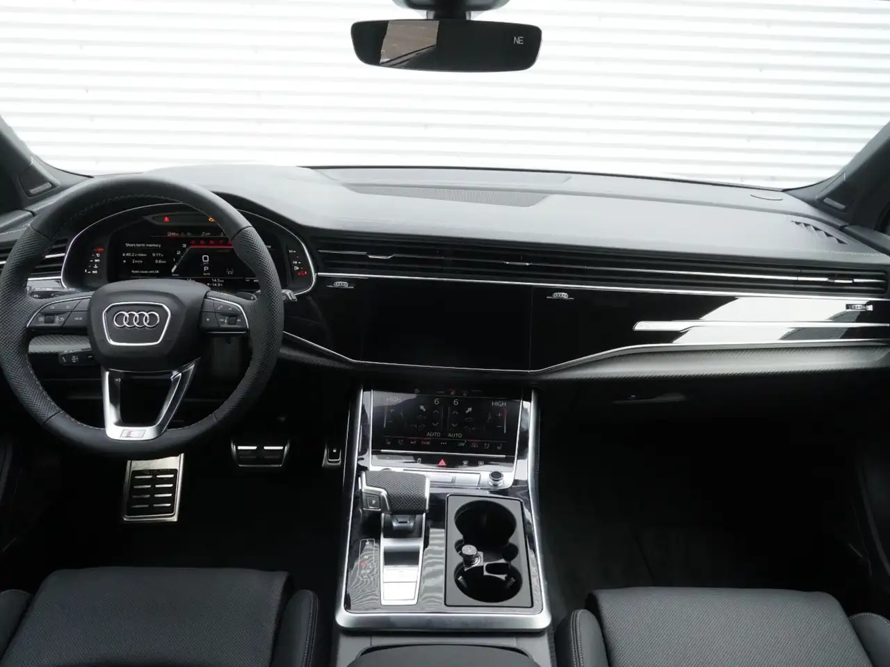 Audi SQ7 снимка Audi SQ7