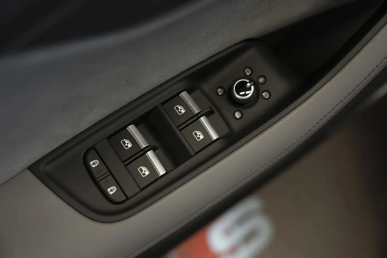 Audi SQ7 photo Audi SQ7